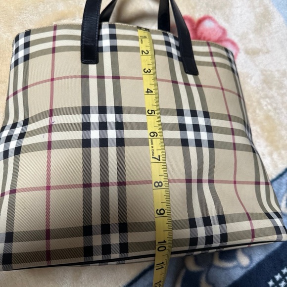 Authentic Burberry Nova check Medium Tote - Picture 3 of 10